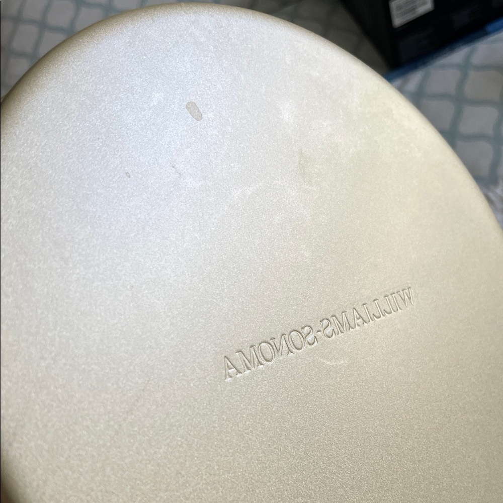 Williams Sonoma Goldtouch Pro Nonstick Round Cake Pan - Picture 5 of 9